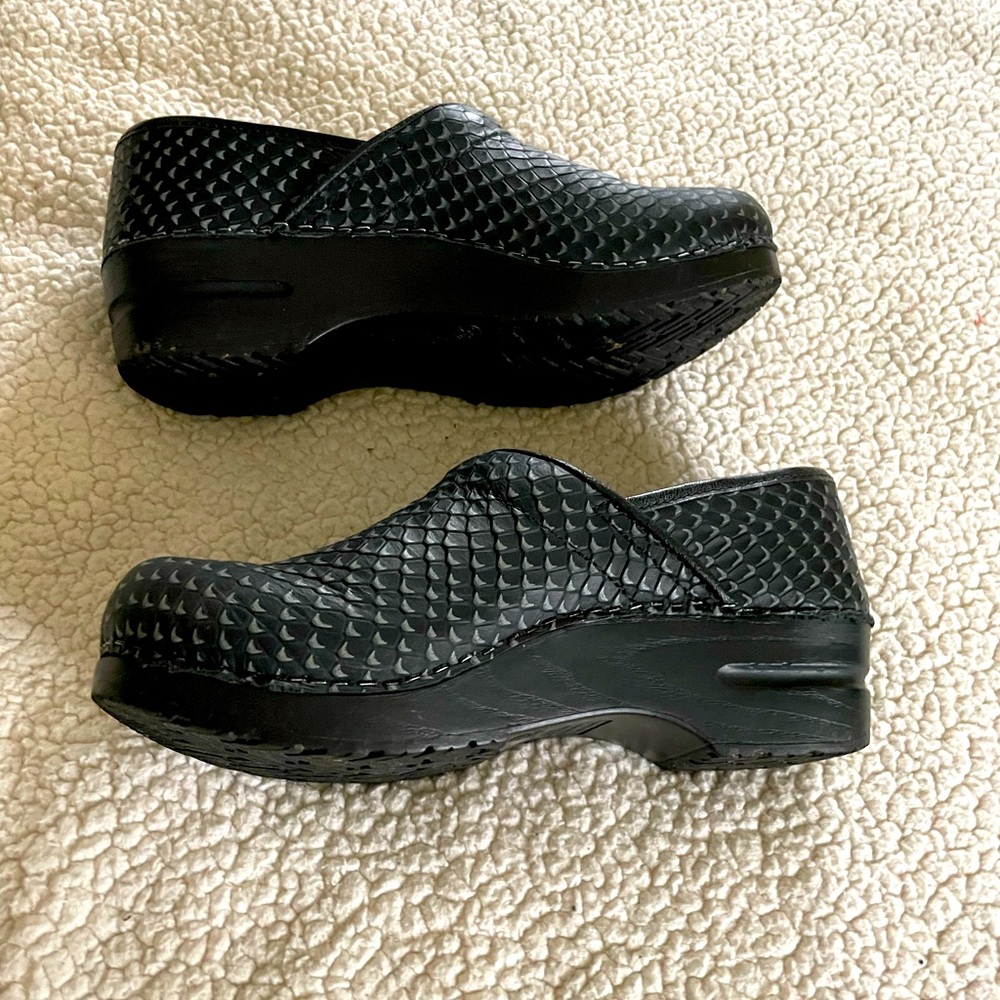 Sanita clogs size 39